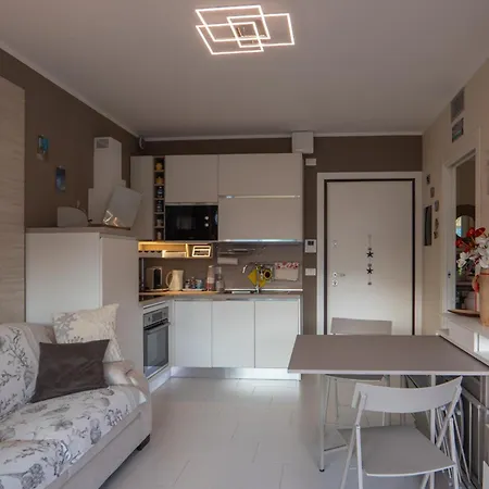 Apartment 5 Minutes From The Beaches Relax By The Pool