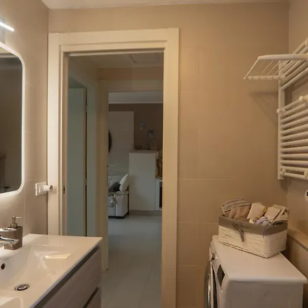 5 Minutes From The Beaches Relax By The Pool Apartment *