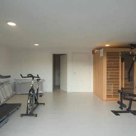5 Minutes From The Beaches Relax By The Pool