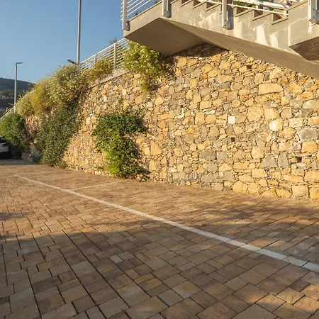 Apartment 5 Minutes From The Beaches Relax By The Pool